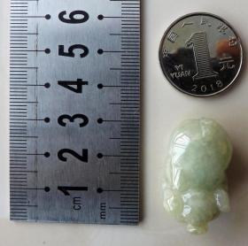 【終身保真 工廠自銷 】 純天然緬甸A貨翡翠 小豬吊墜掛件 糯冰種 手工雕刻精品 【 贈送證書 】 支持全國權威機構復檢 , 如假終身包退,假一賠十。同樣種水的商場售價都在五百元以上,限量特價起拍,雕刻手工錢都不夠 編號:62
